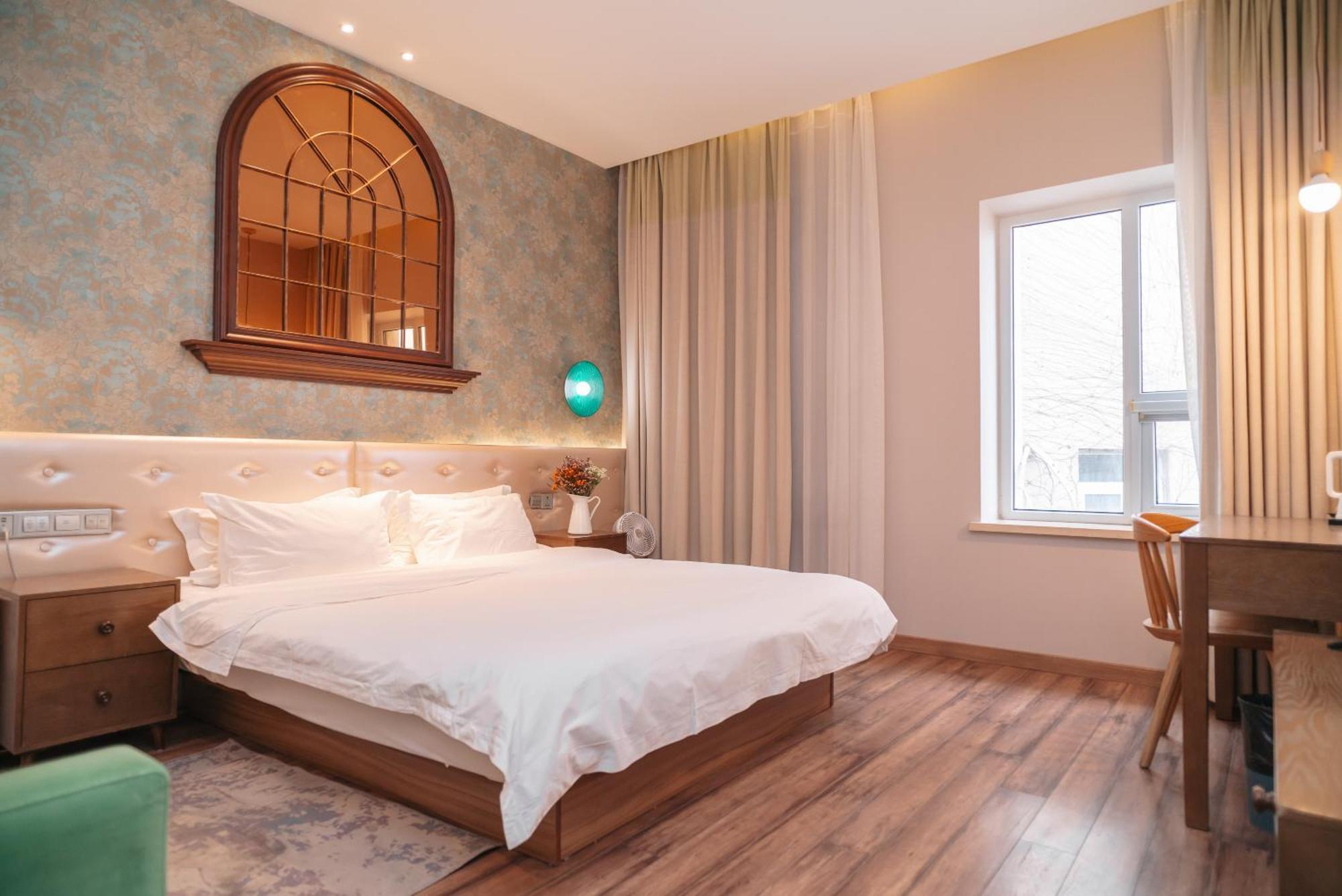 Qingdao Kaiyue Hotel Zhongshan Road St Michael'S Cathedral And Zhanqiao Pier Room photo