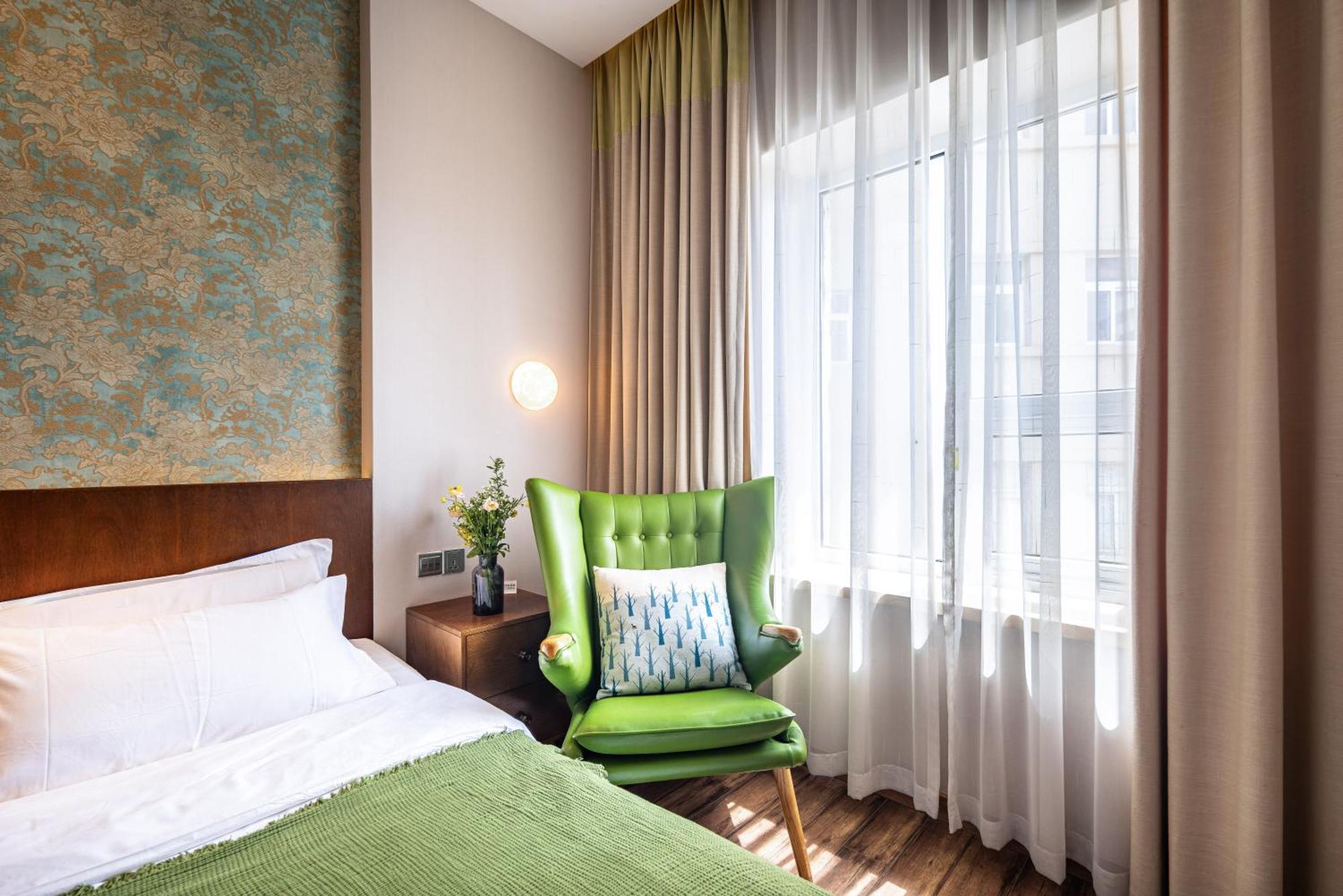 Qingdao Kaiyue Hotel Zhongshan Road St Michael'S Cathedral And Zhanqiao Pier Exterior photo